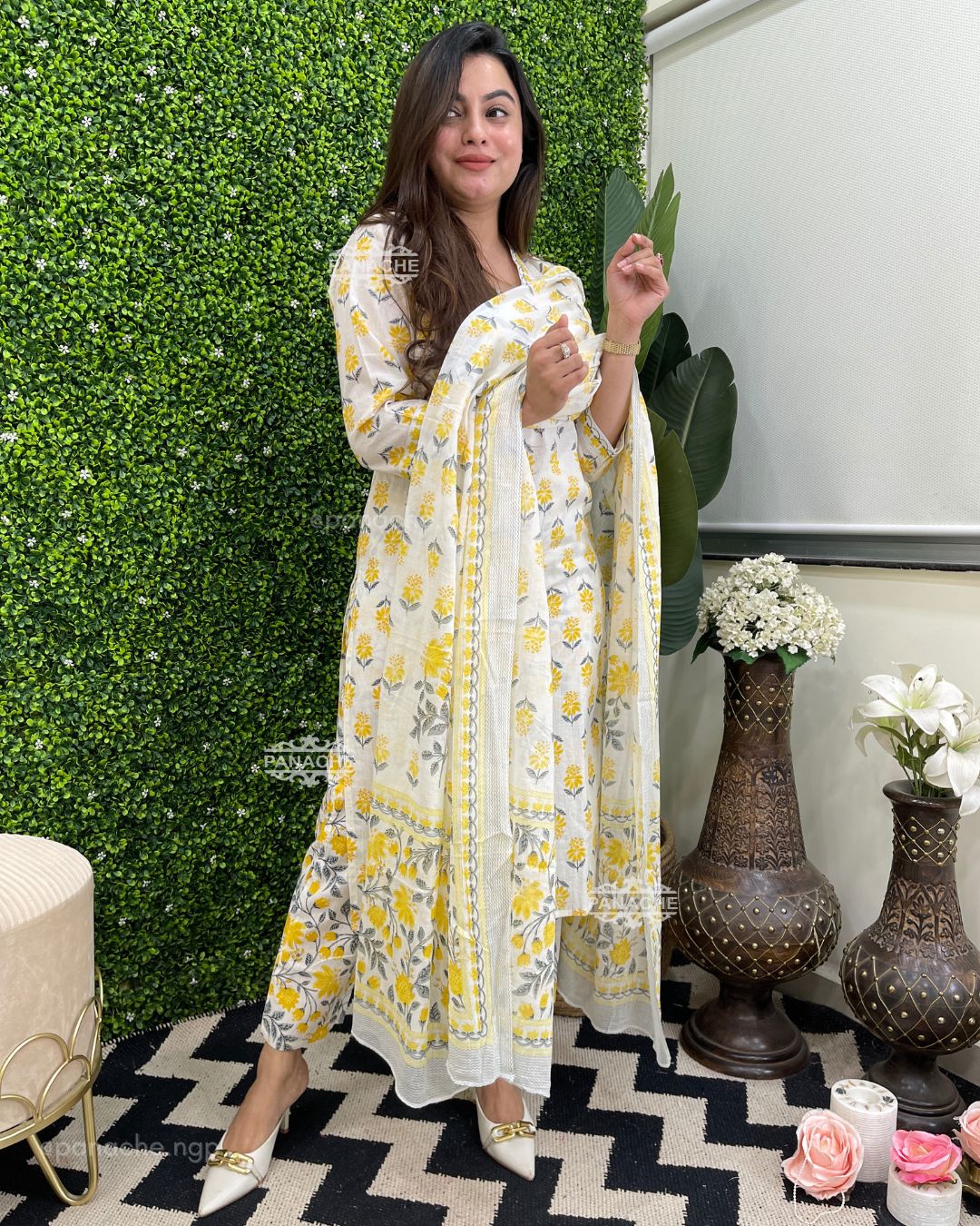 Budget Print on print yellow!