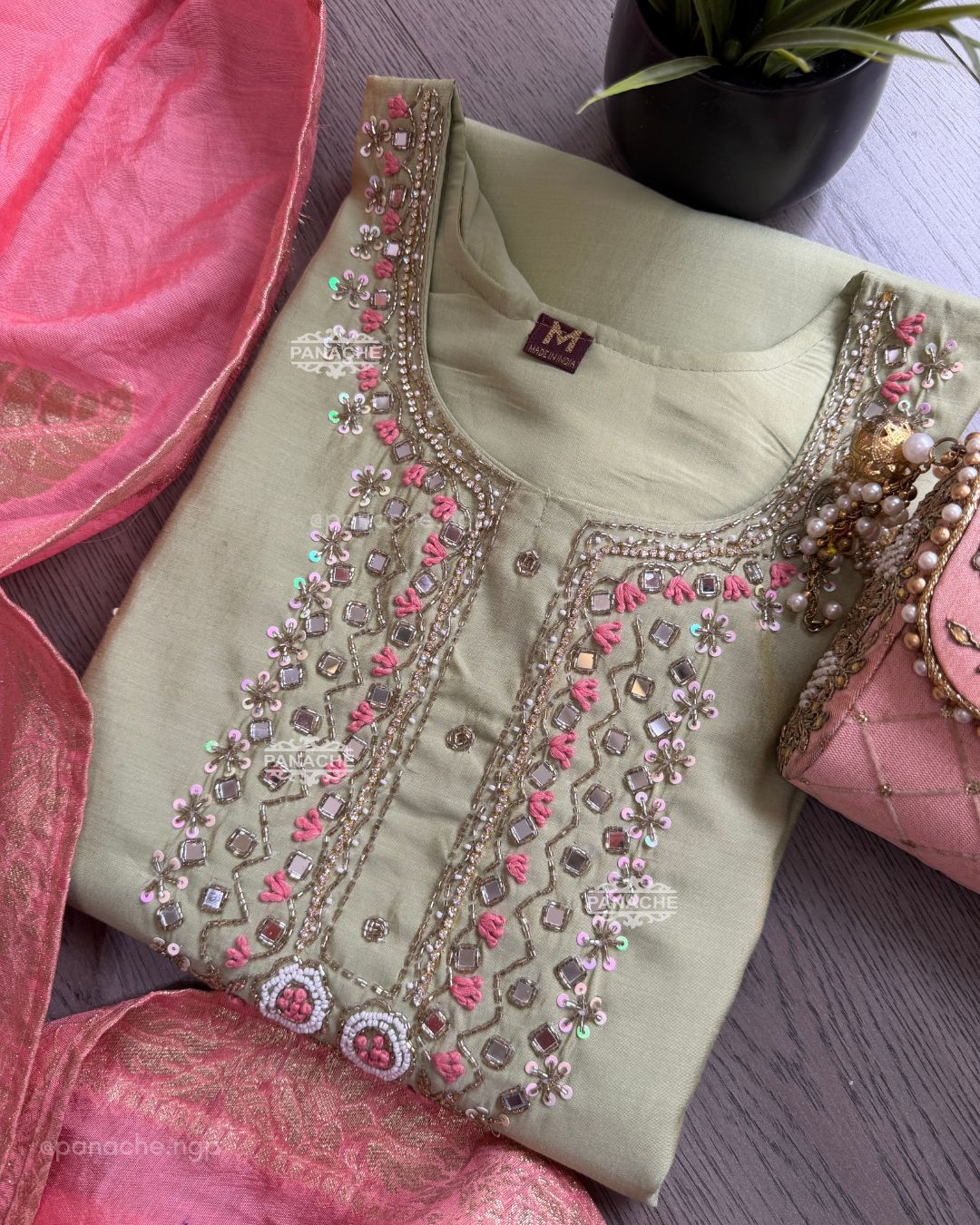 Pista contrast set