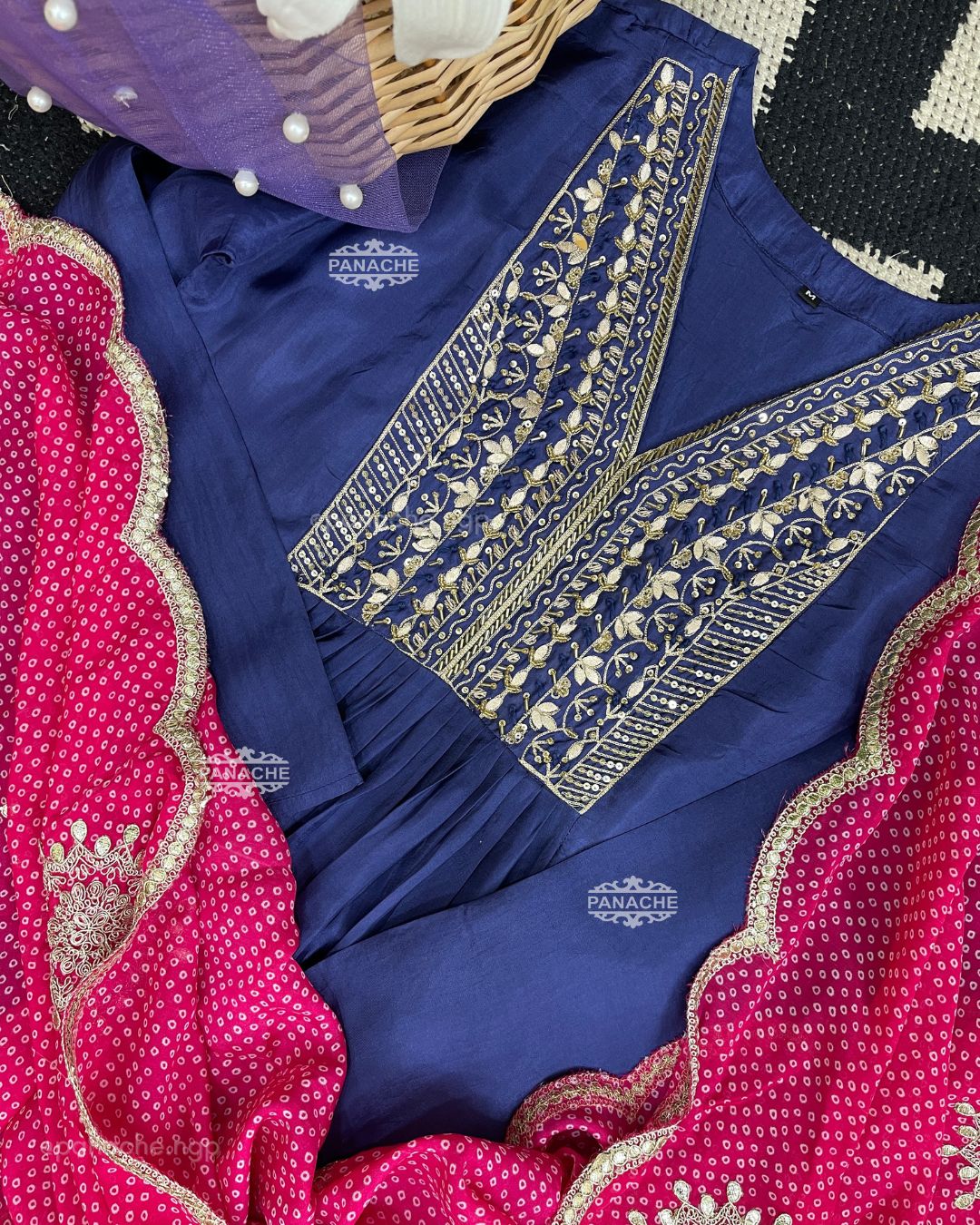 Festive contrast bandhani