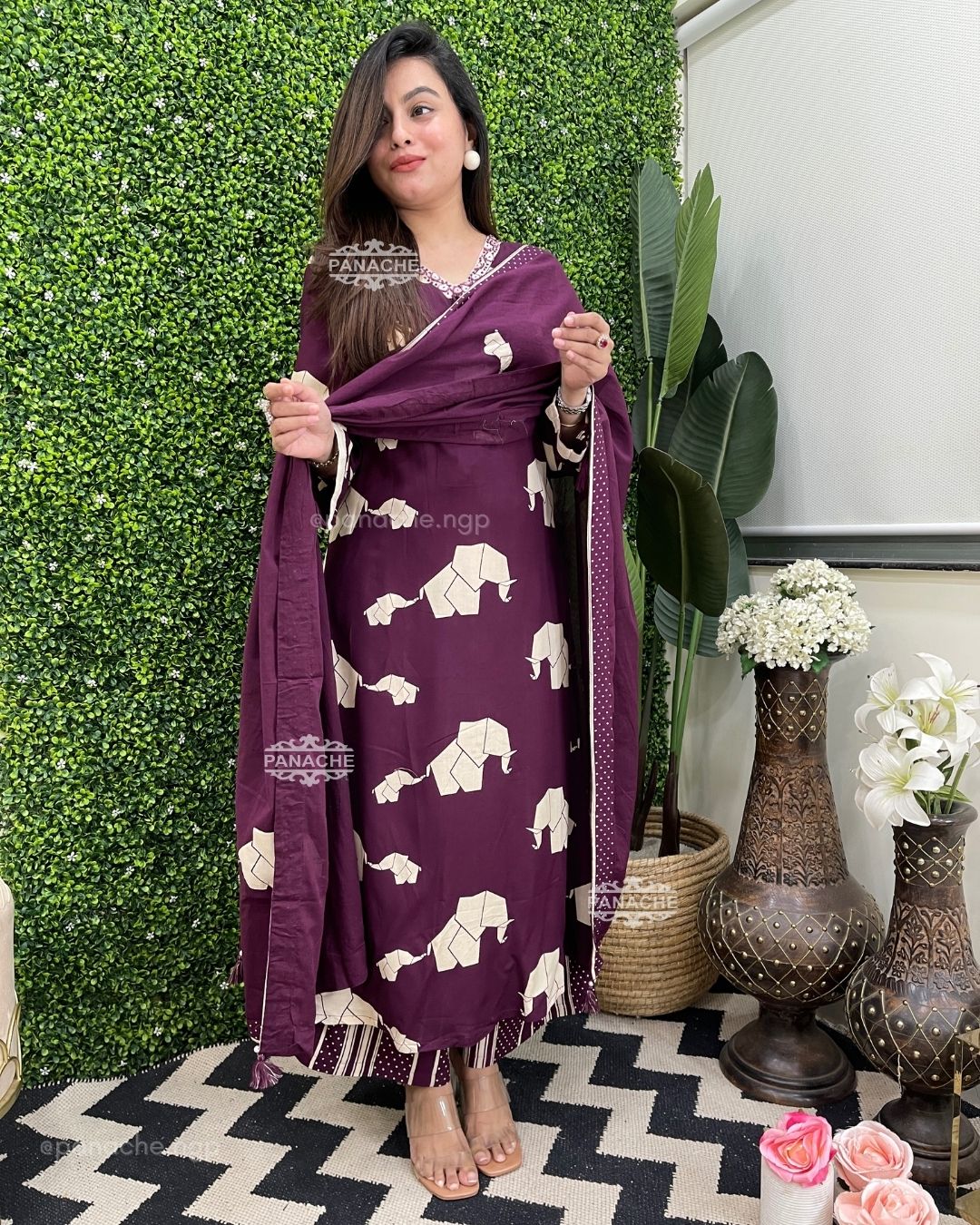 Monochrome applique plaso set