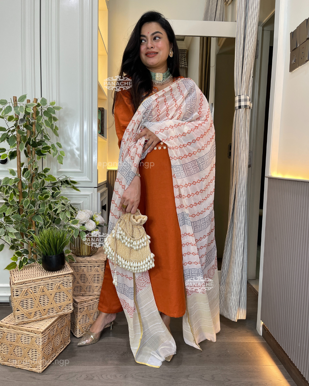 Rust mirror semiformal set