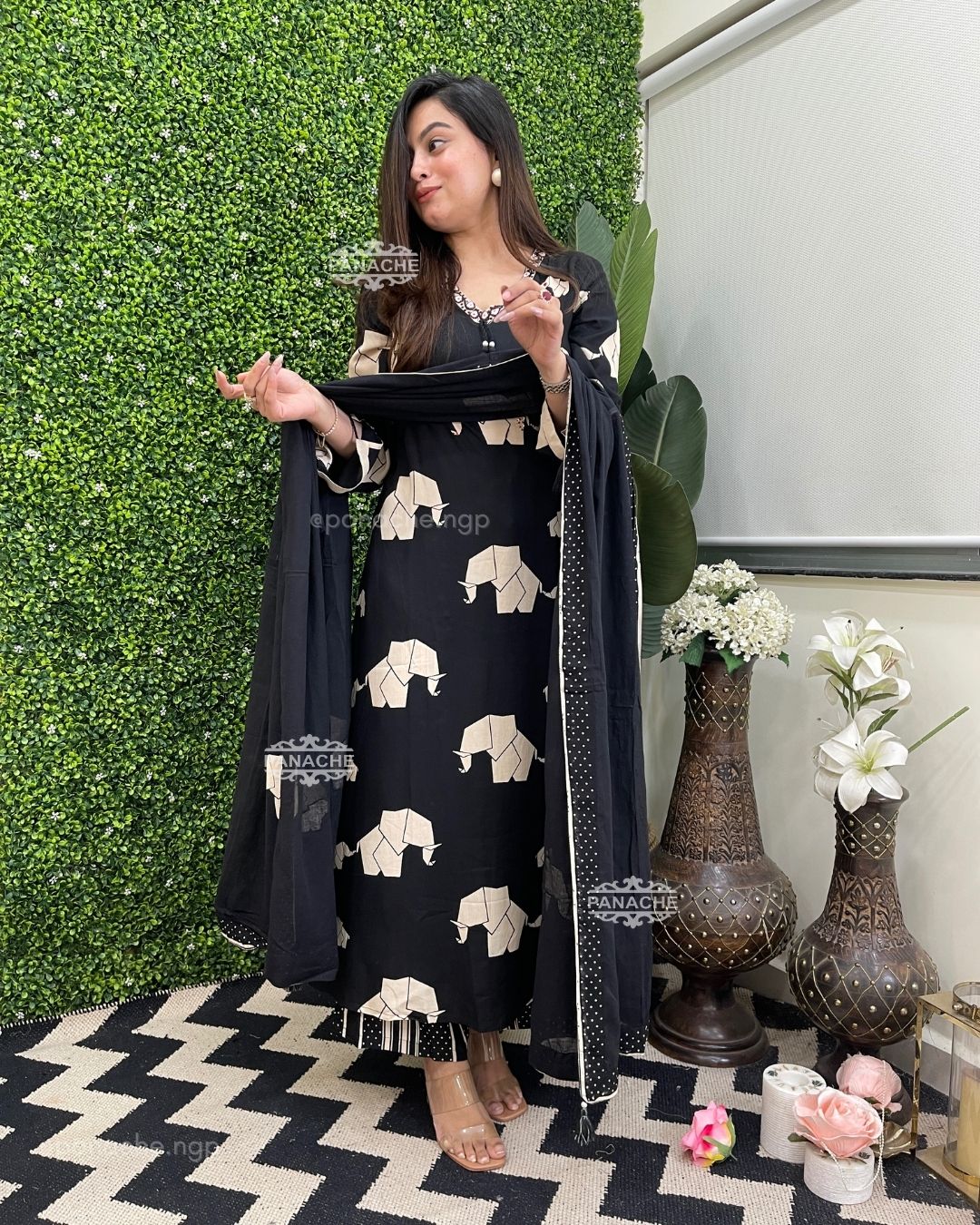 Monochrome applique plaso set