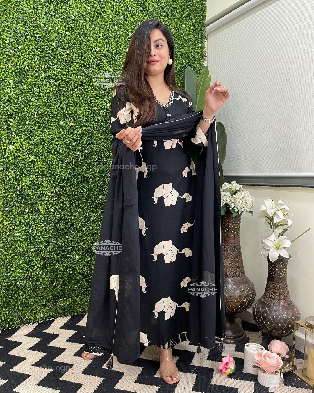 Monochrome applique plaso set