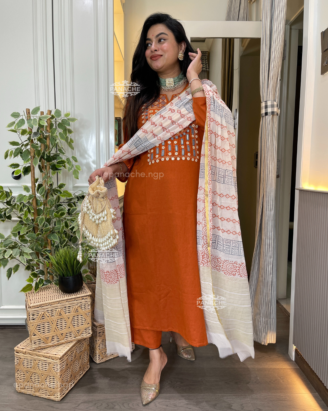 Rust mirror semiformal set