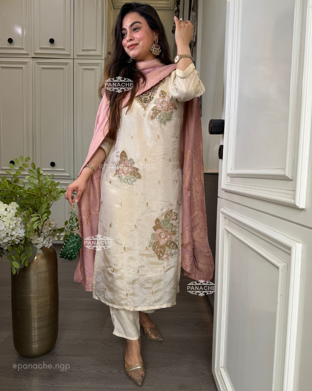 Ivory swan set