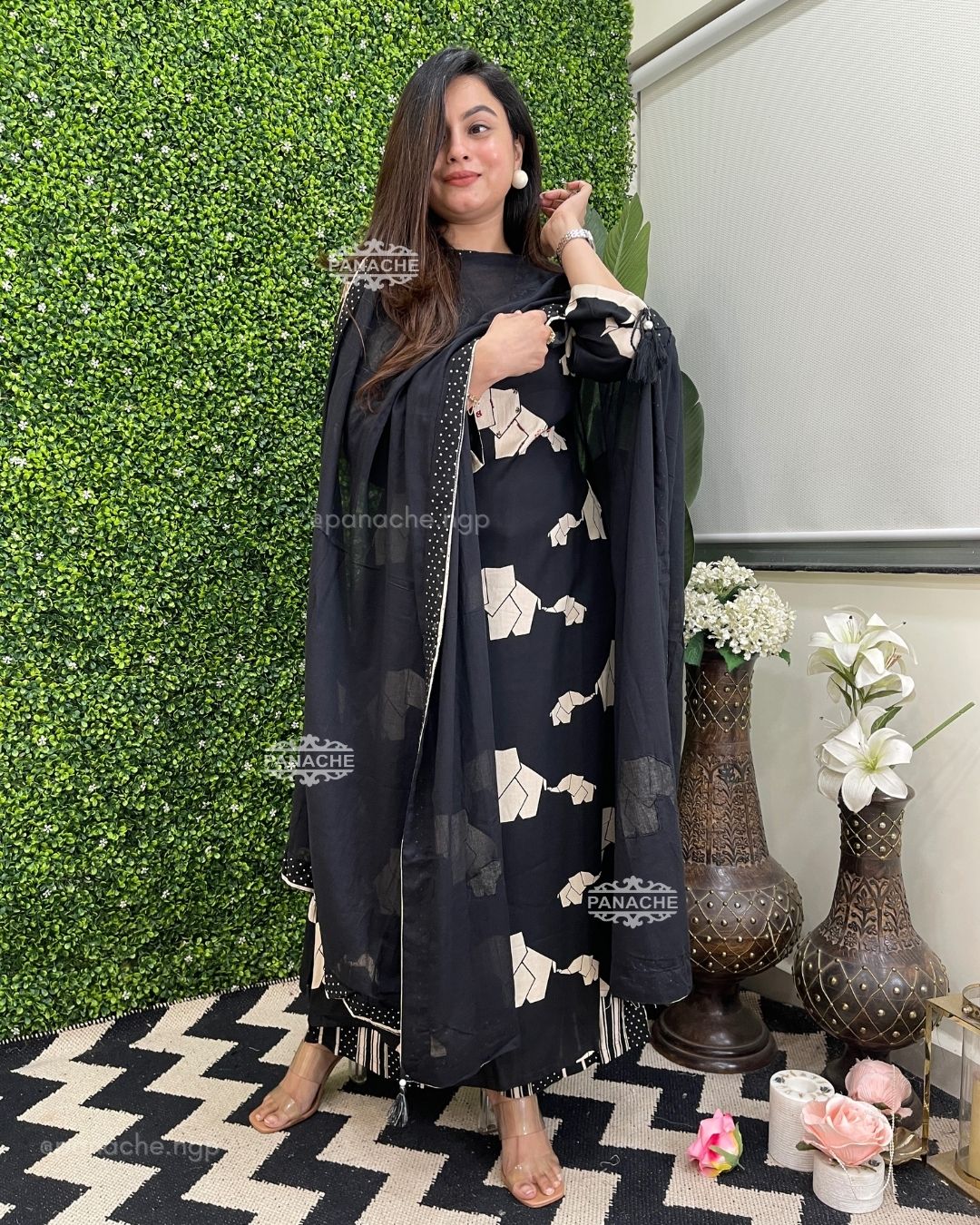 Monochrome applique plaso set