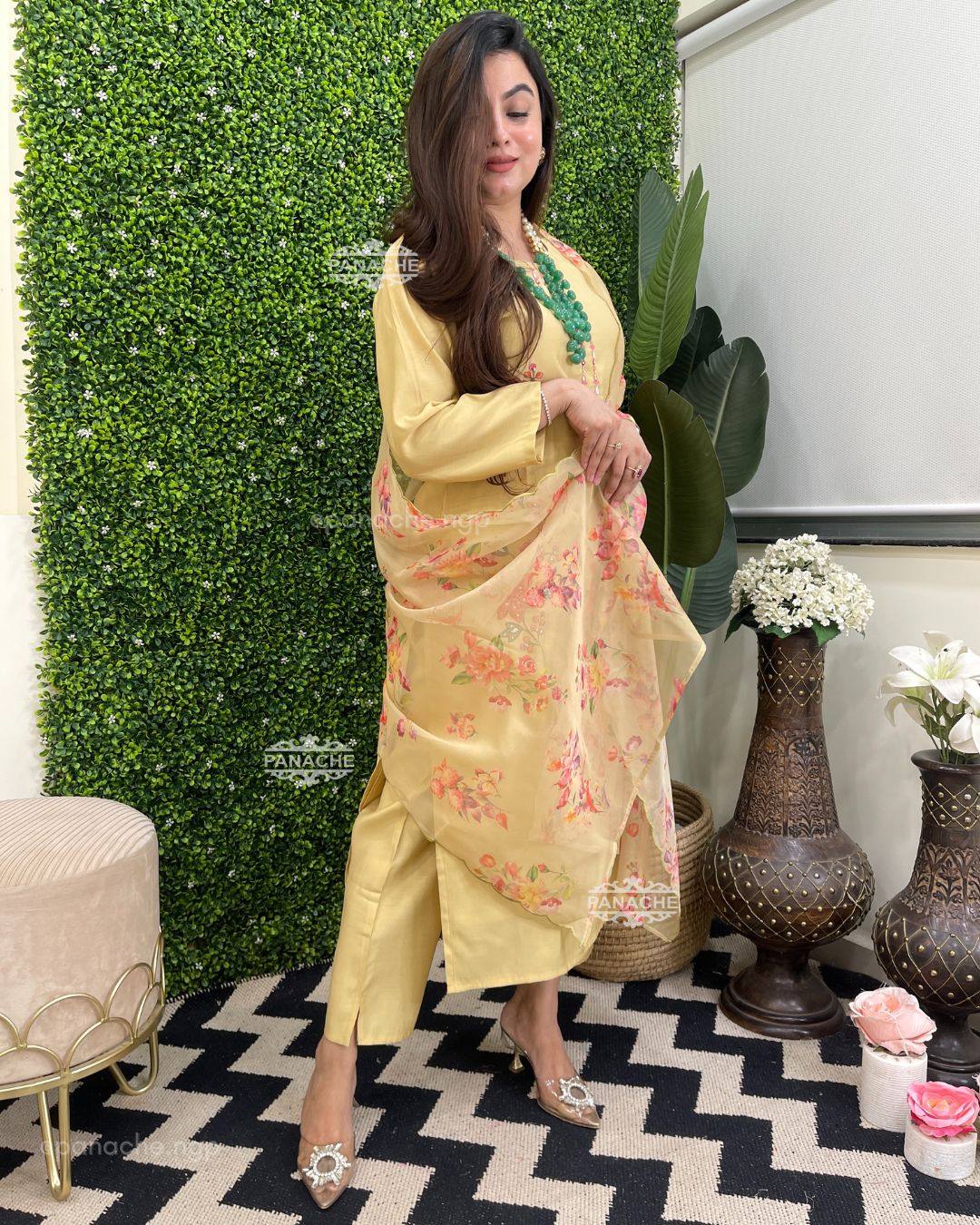 Applique pastel suit