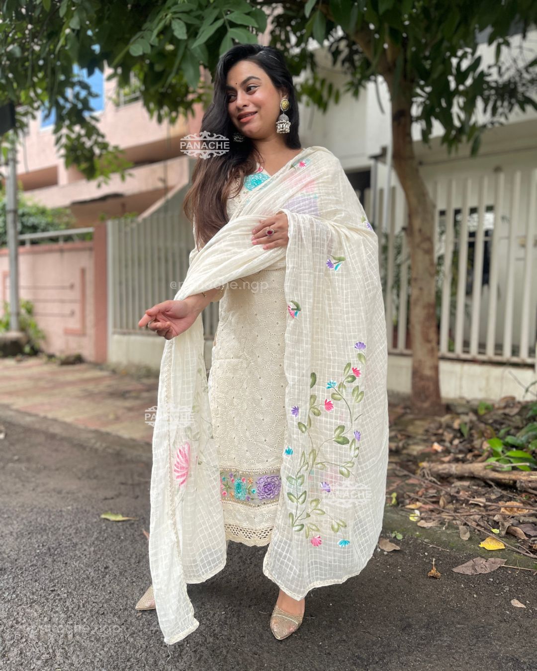 Hakuba embroidered and handpainted set