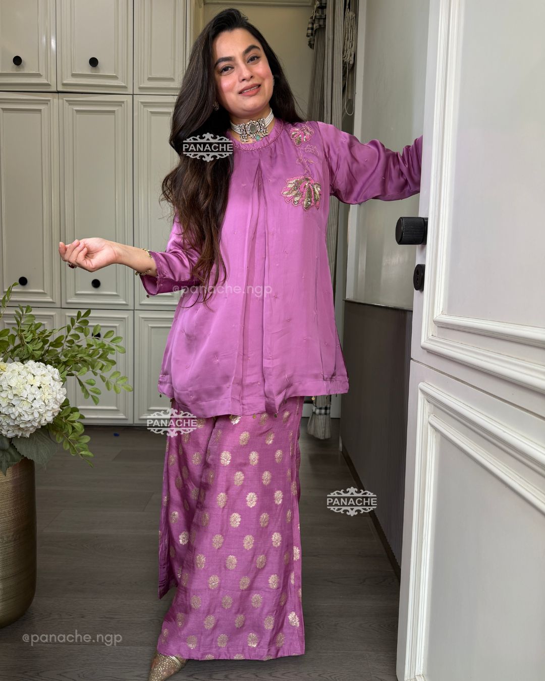 Lavnyaa Banarasi set