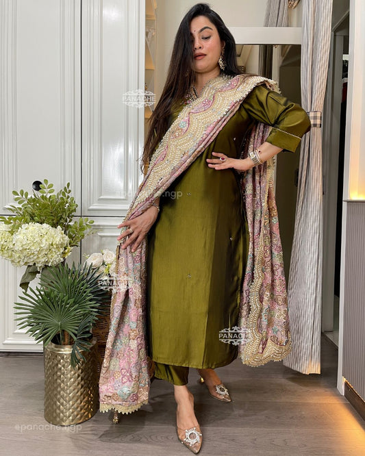 Pret 5.0 Heena suit set