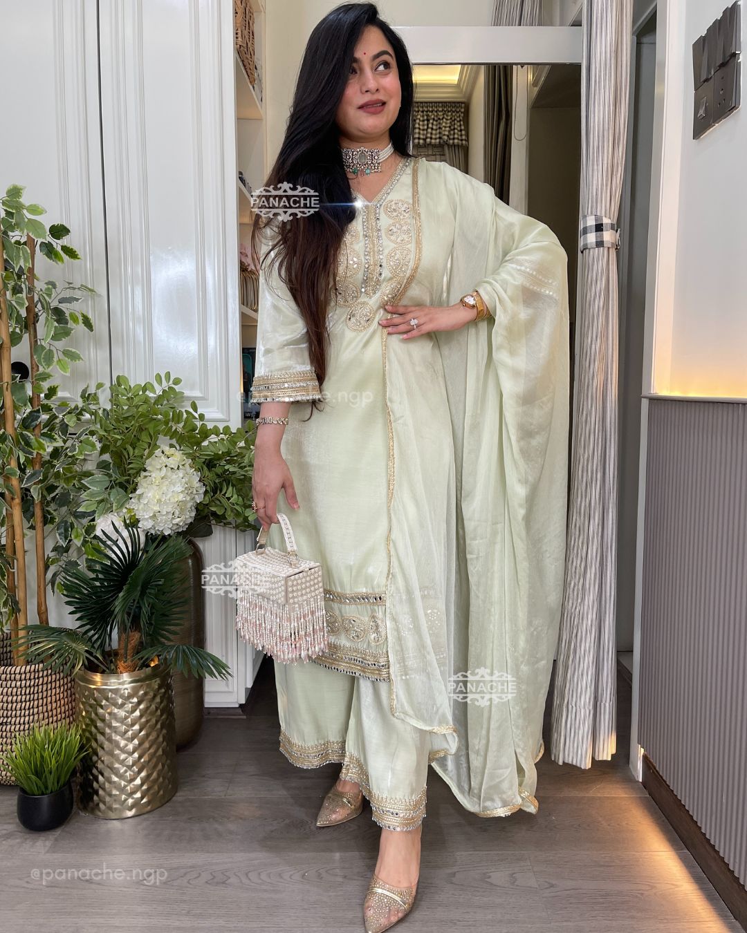 Pista embroidered set