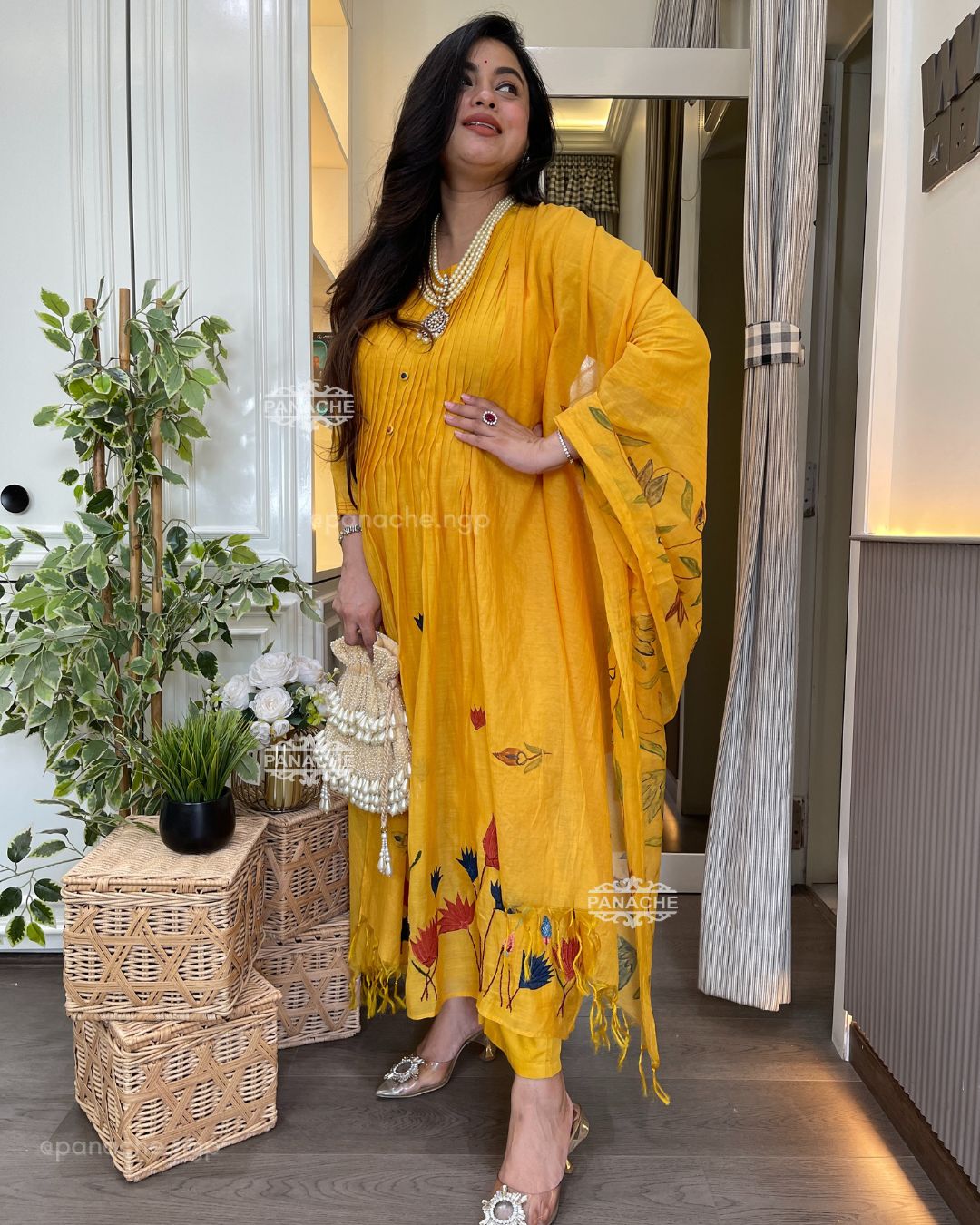 Haldi mul appliqué set