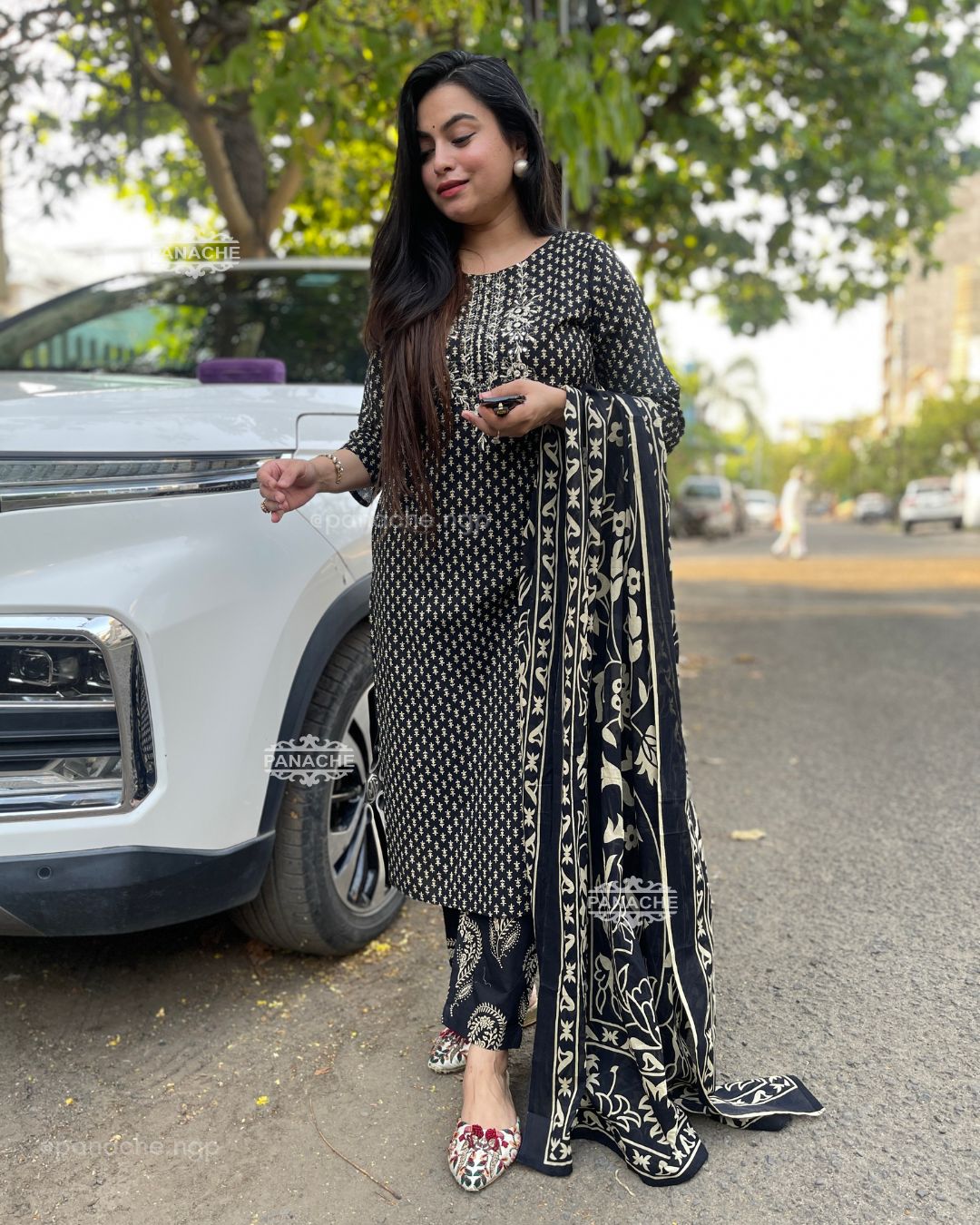 Monochrome daily wear cotton