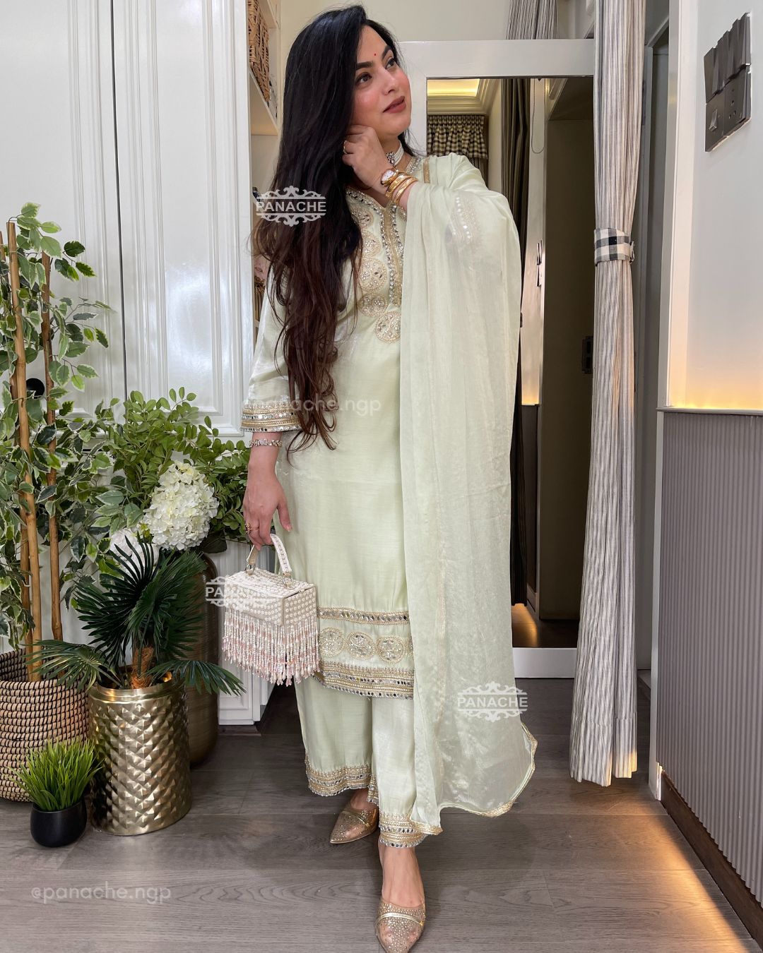 Pista embroidered set