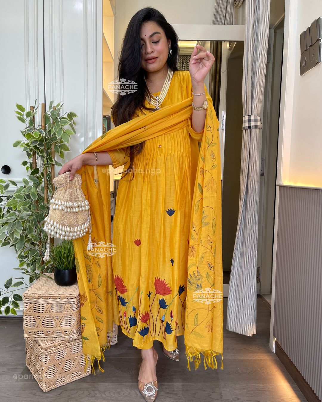 Haldi mul appliqué set