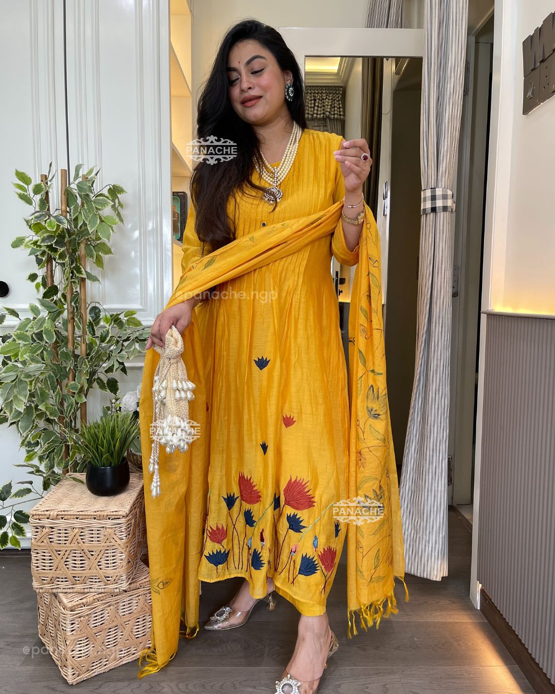 Haldi mul appliqué set
