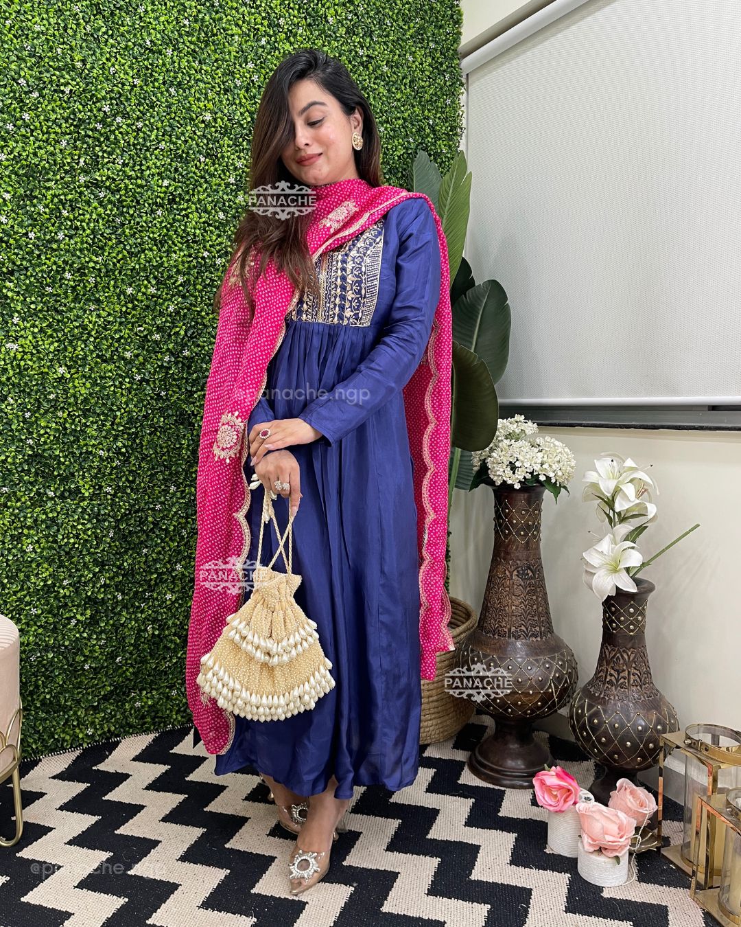 Festive contrast bandhani