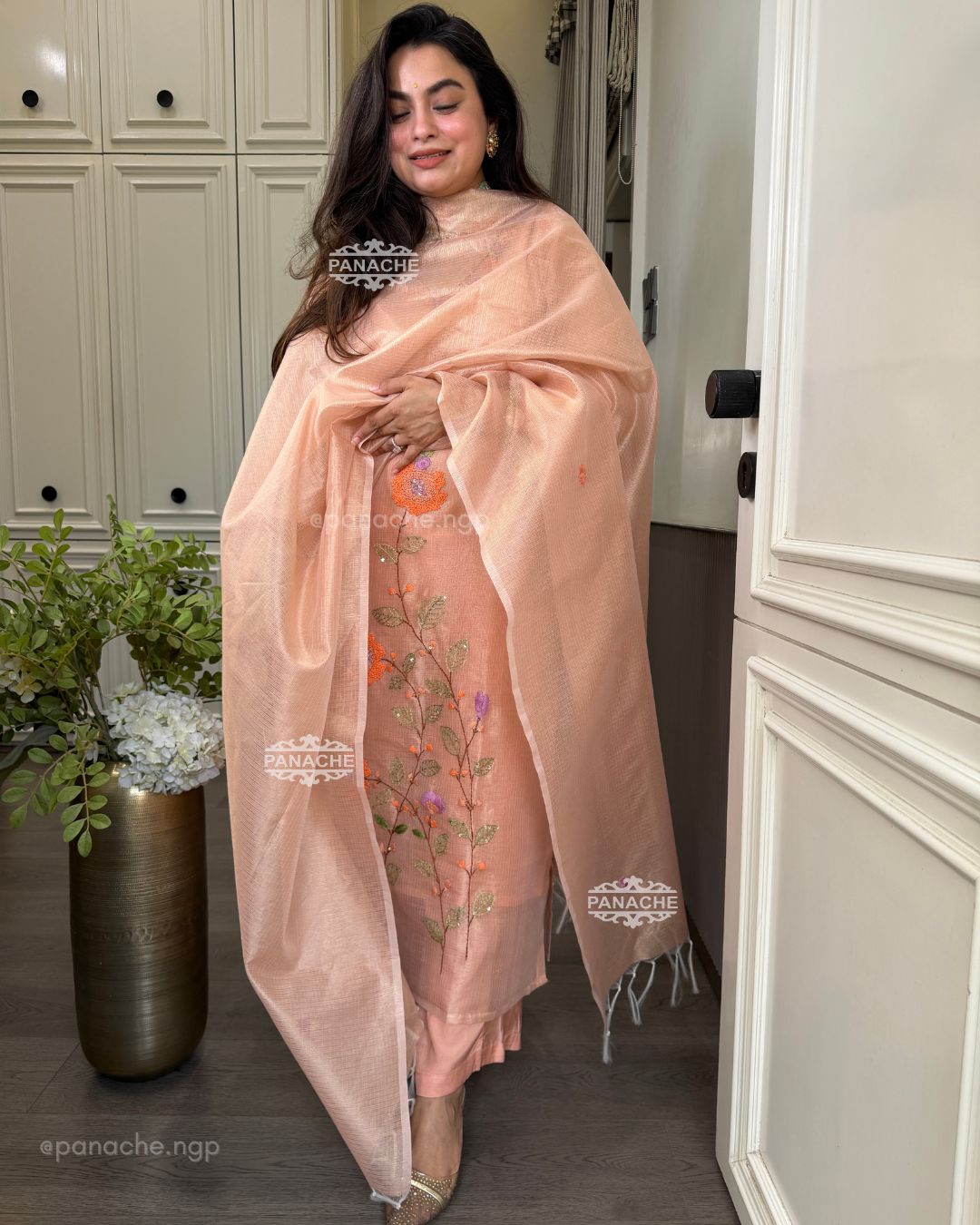 Aabroo katha suit set