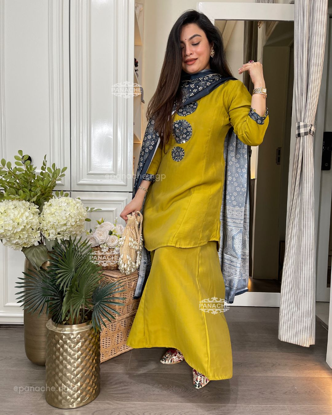 Bright Bandhani gajjis