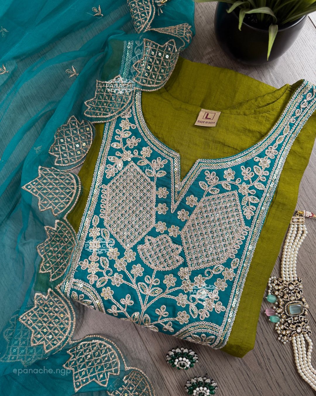 Appliqué contrast suit set