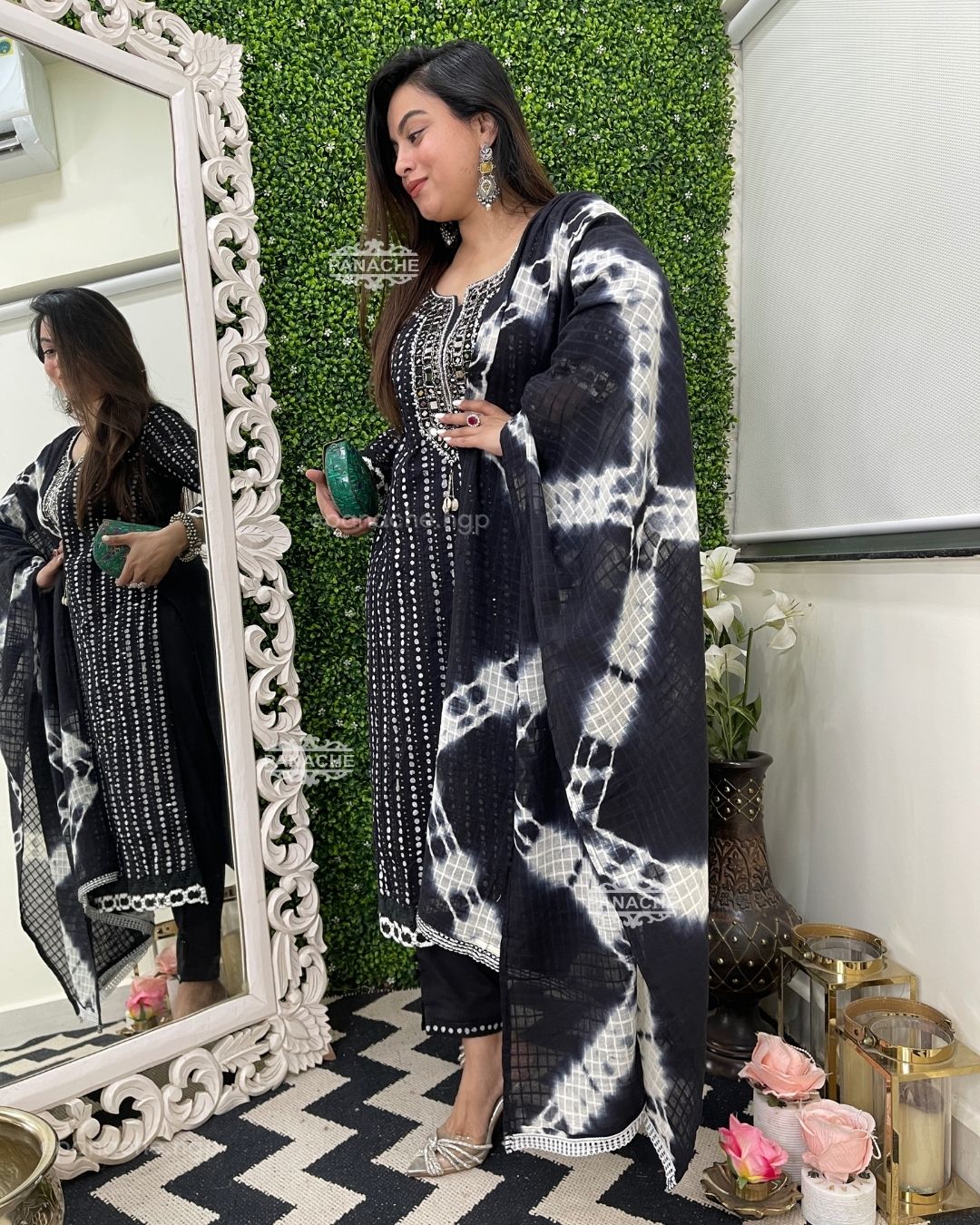 Mirror work on monochrome set