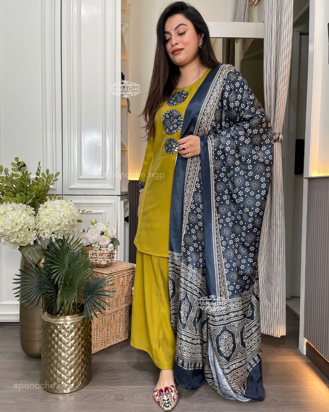 Bright Bandhani gajjis