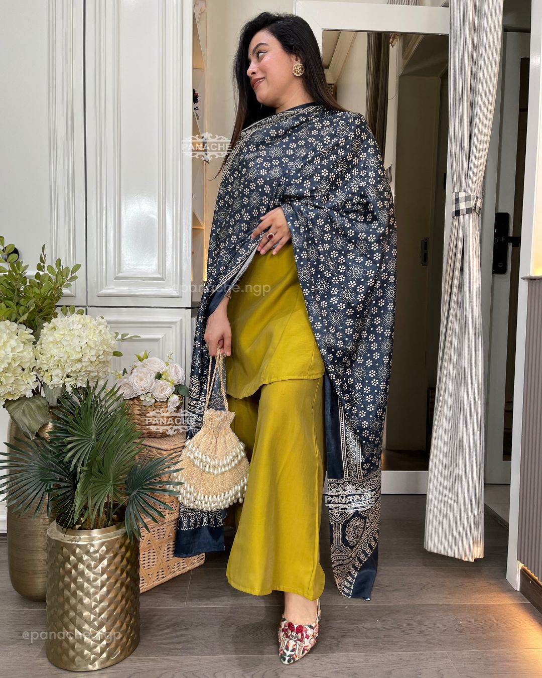 Bright Bandhani gajjis