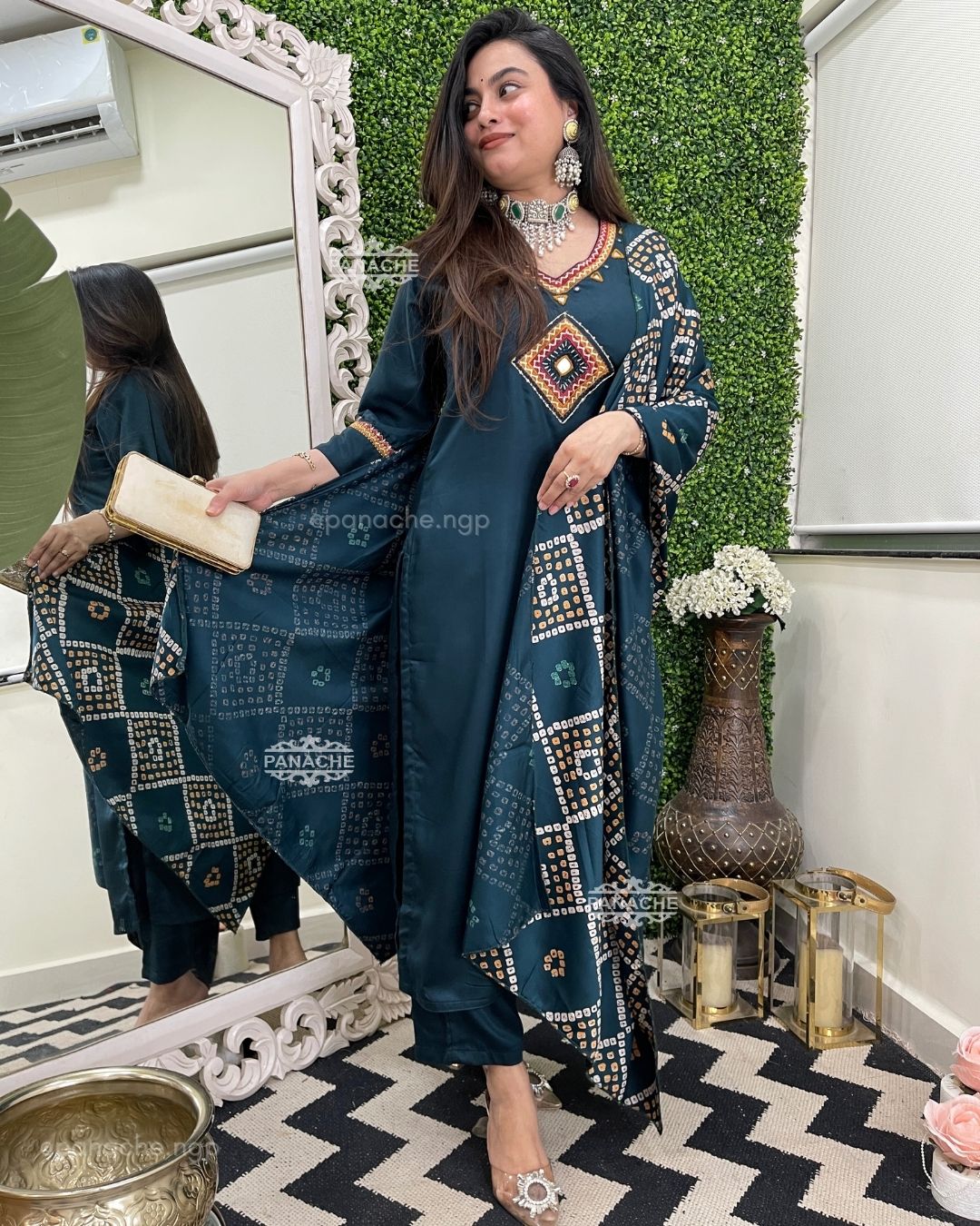 Mirror bandhani gajji set