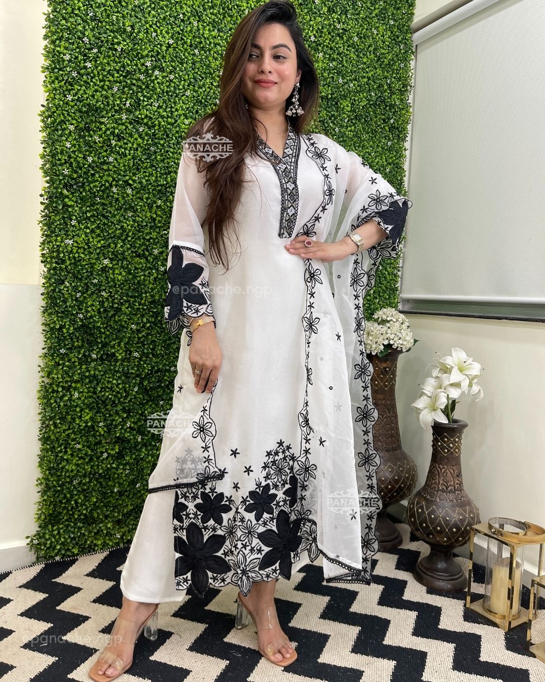 Karachi Special monochrome