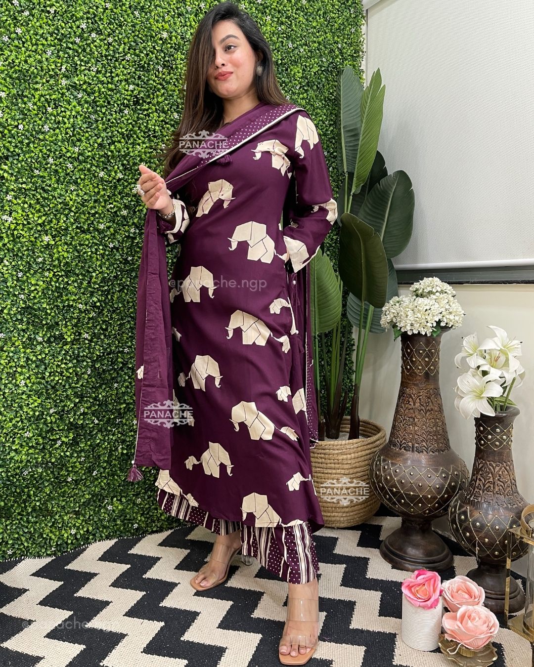 Monochrome applique plaso set