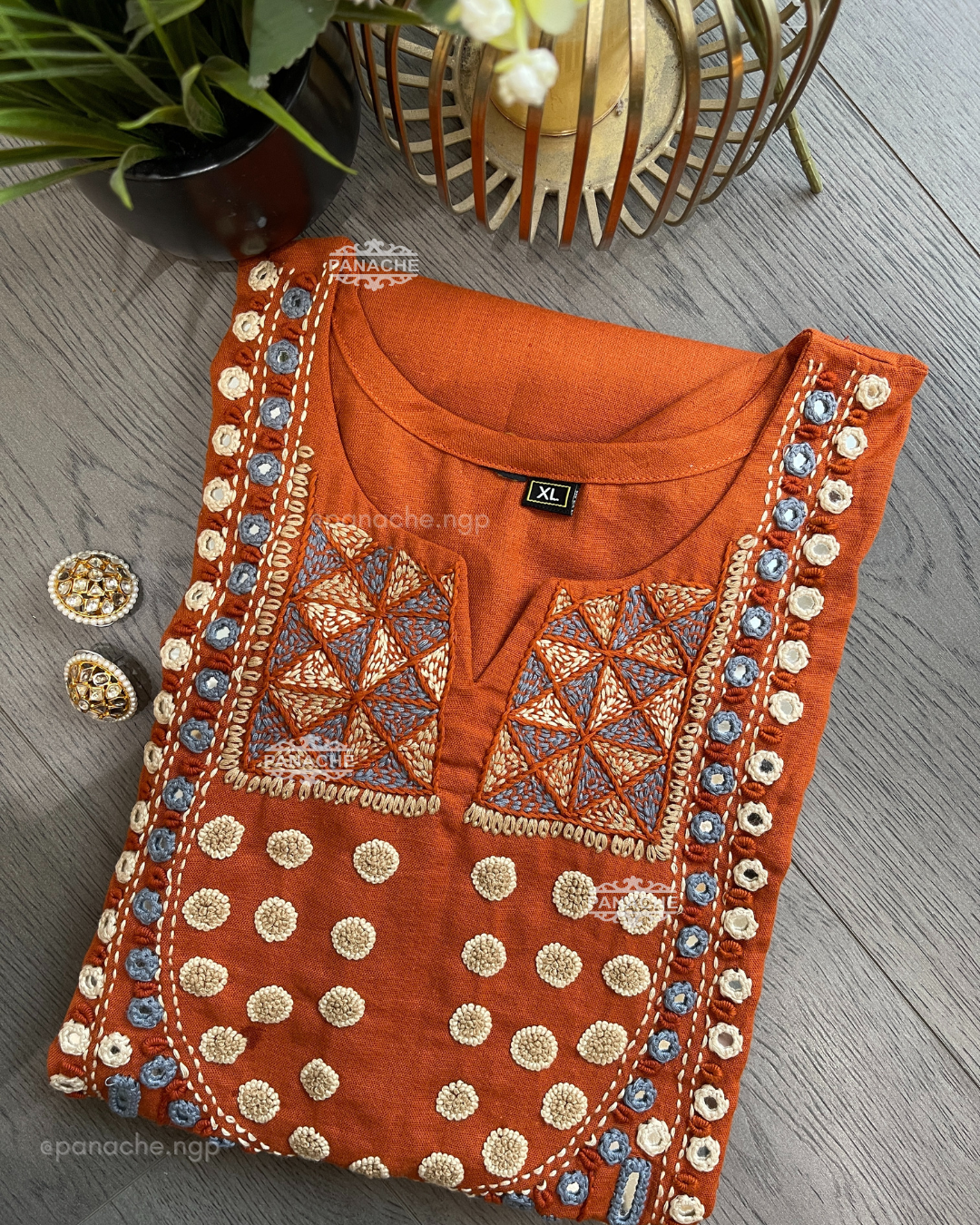 Rust mirror semiformal set