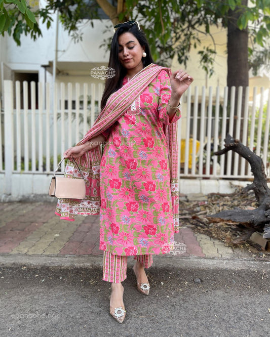 Print in print Barbie pink set