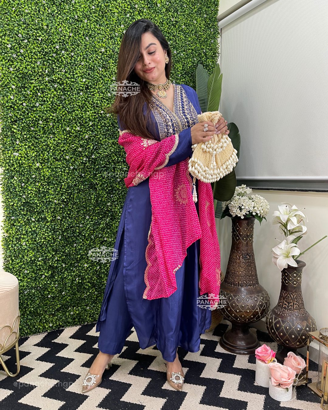 Festive contrast bandhani