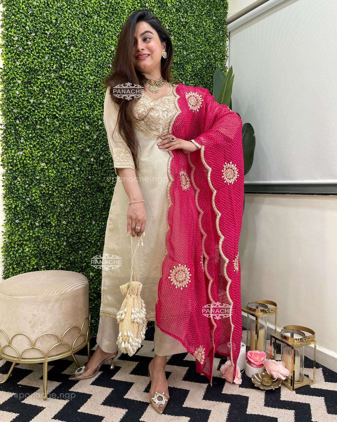 Gold and leheriyan set