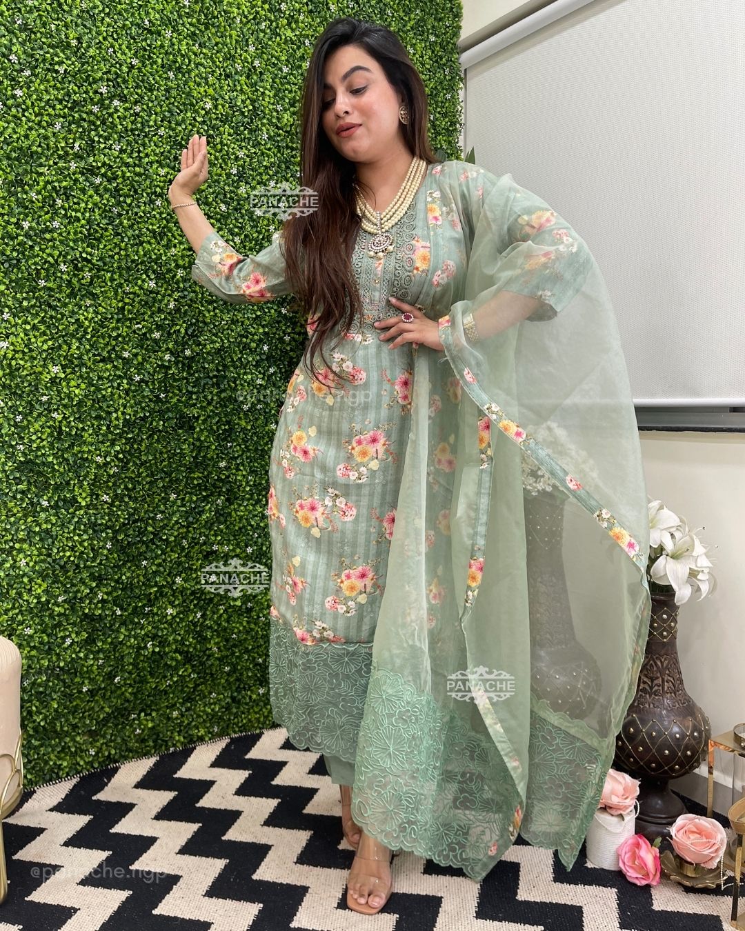 Karachi mint special suit set