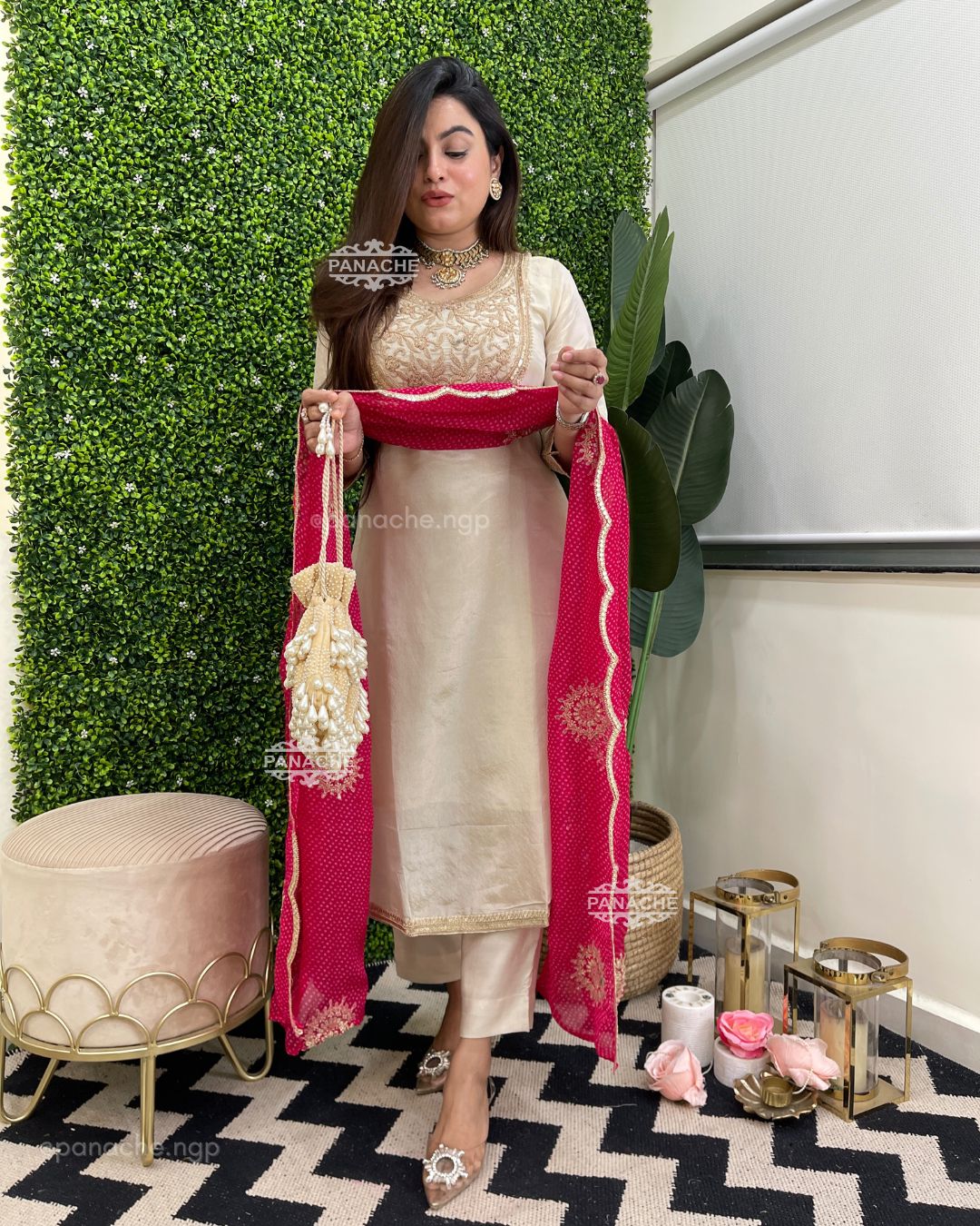 Gold and leheriyan set