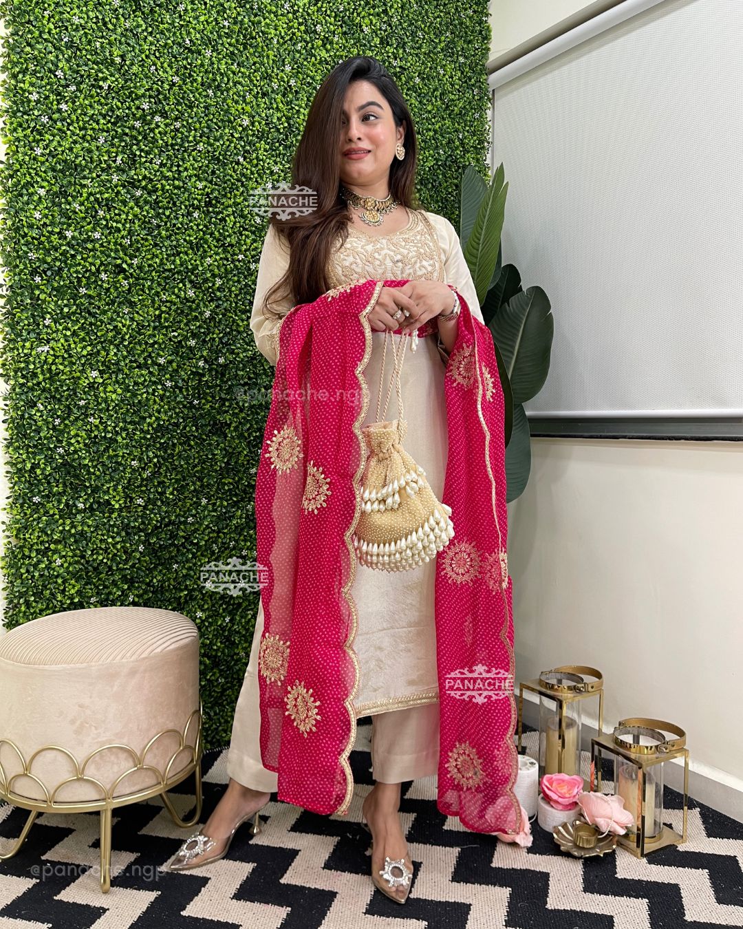 Gold and leheriyan set