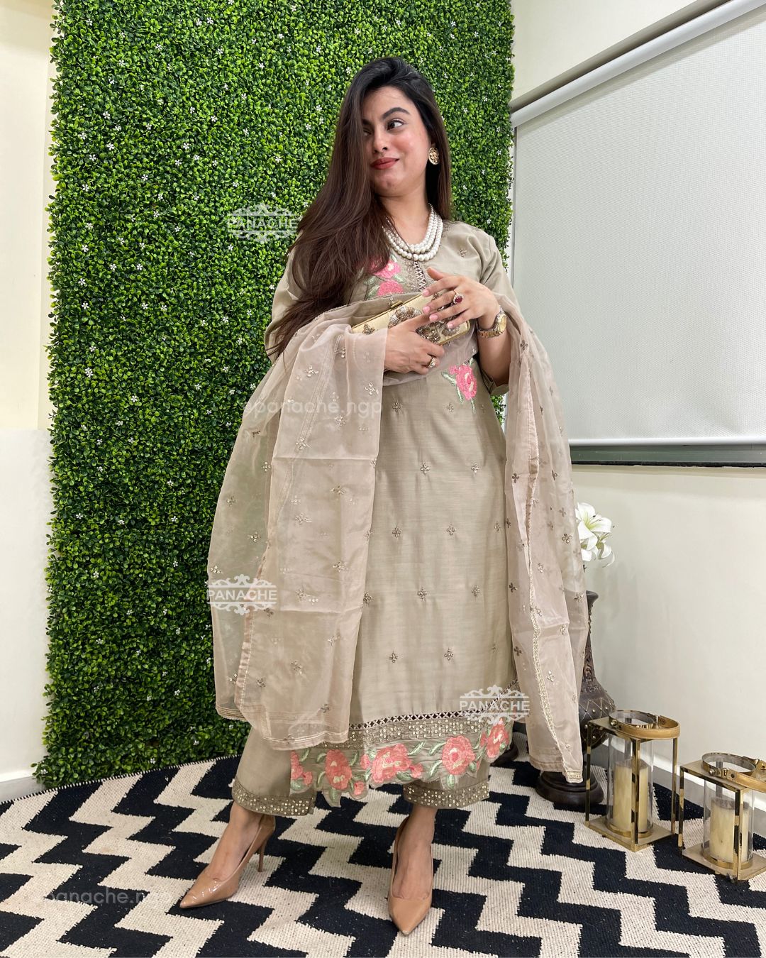 Subtle embroidered pastel set