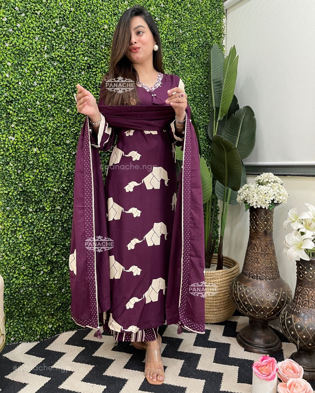 Monochrome applique plaso set