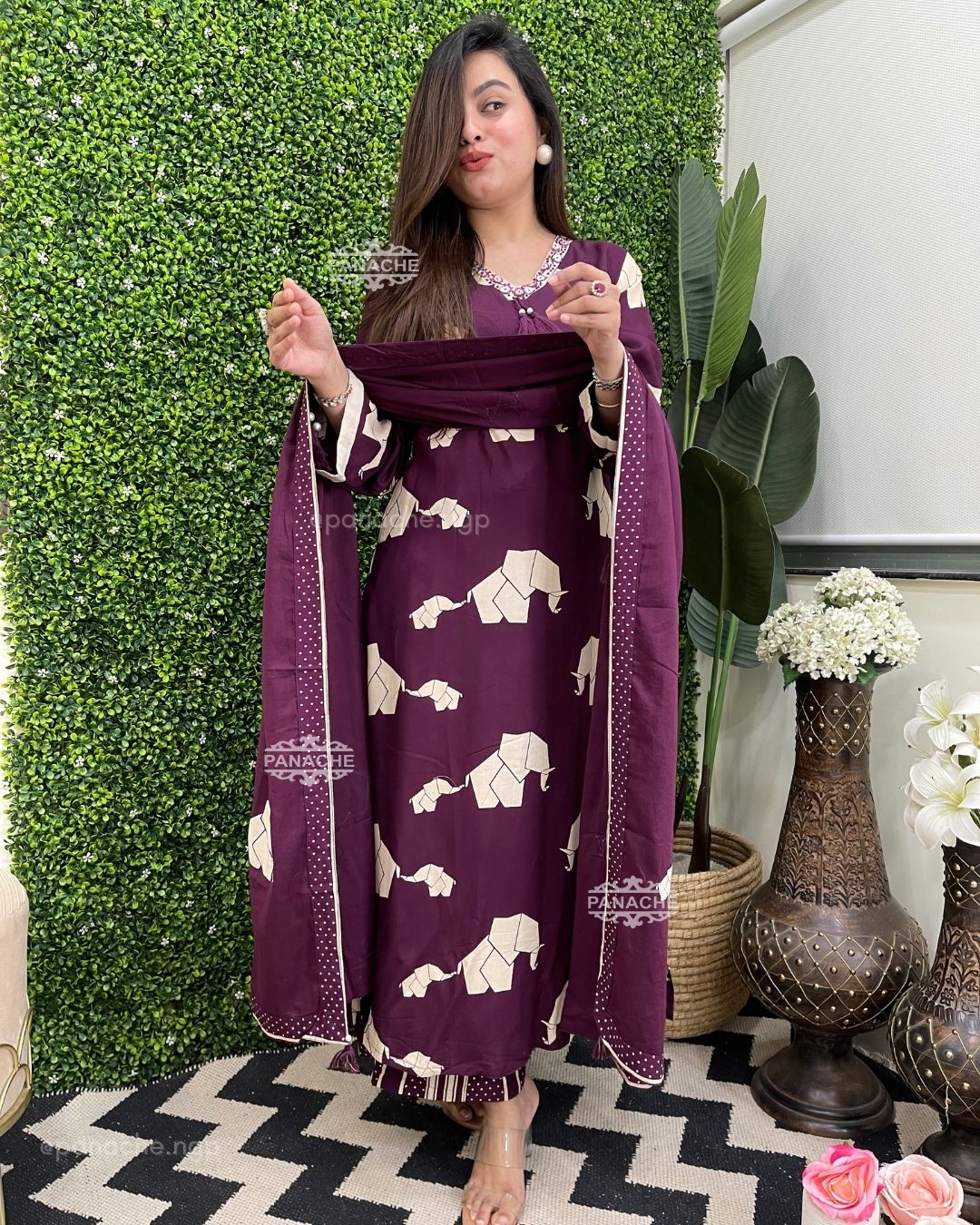 Monochrome applique plaso set