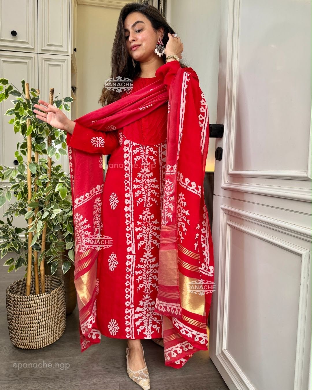 Sindoor Gajji baatiks with mirror earrings