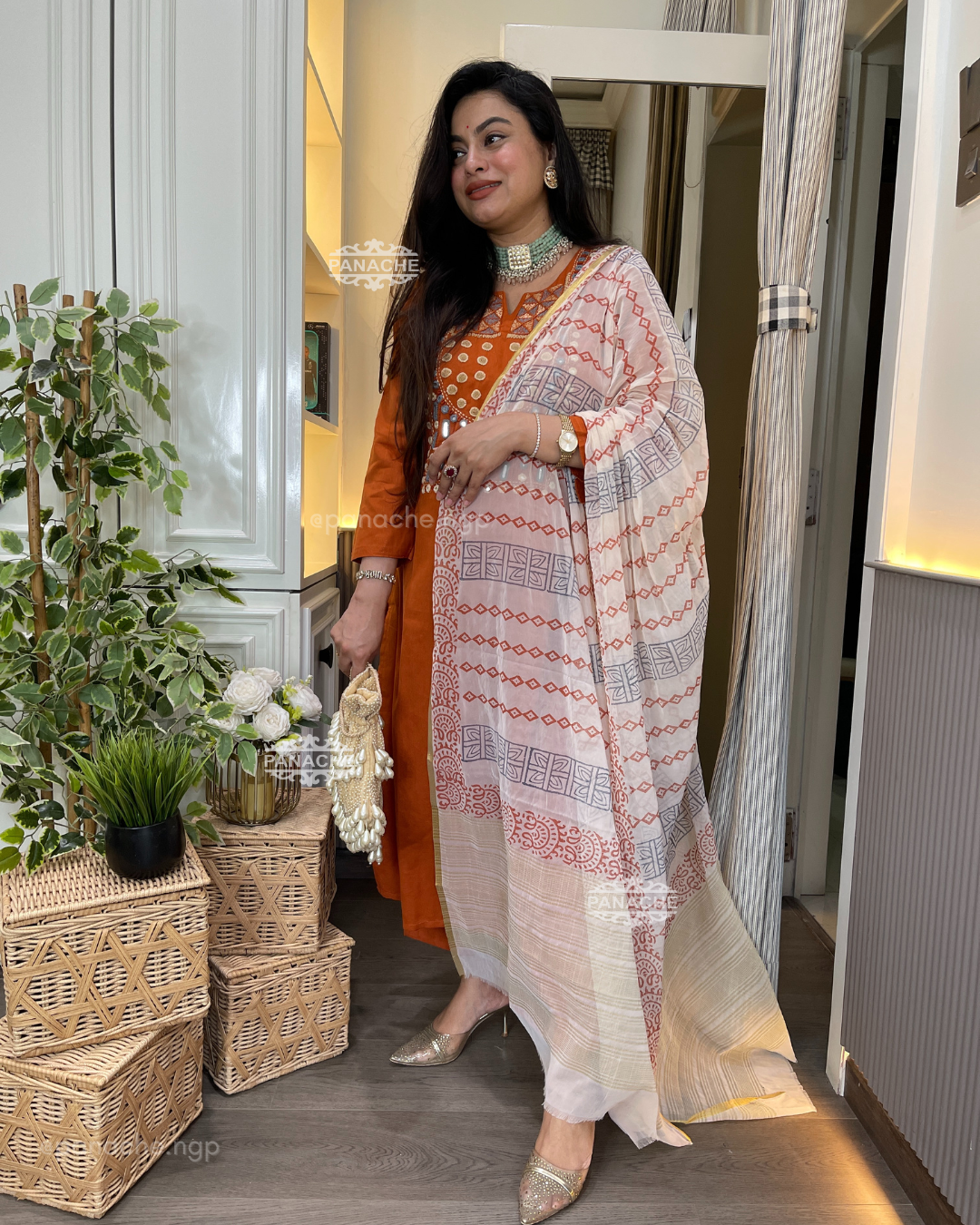 Rust mirror semiformal set