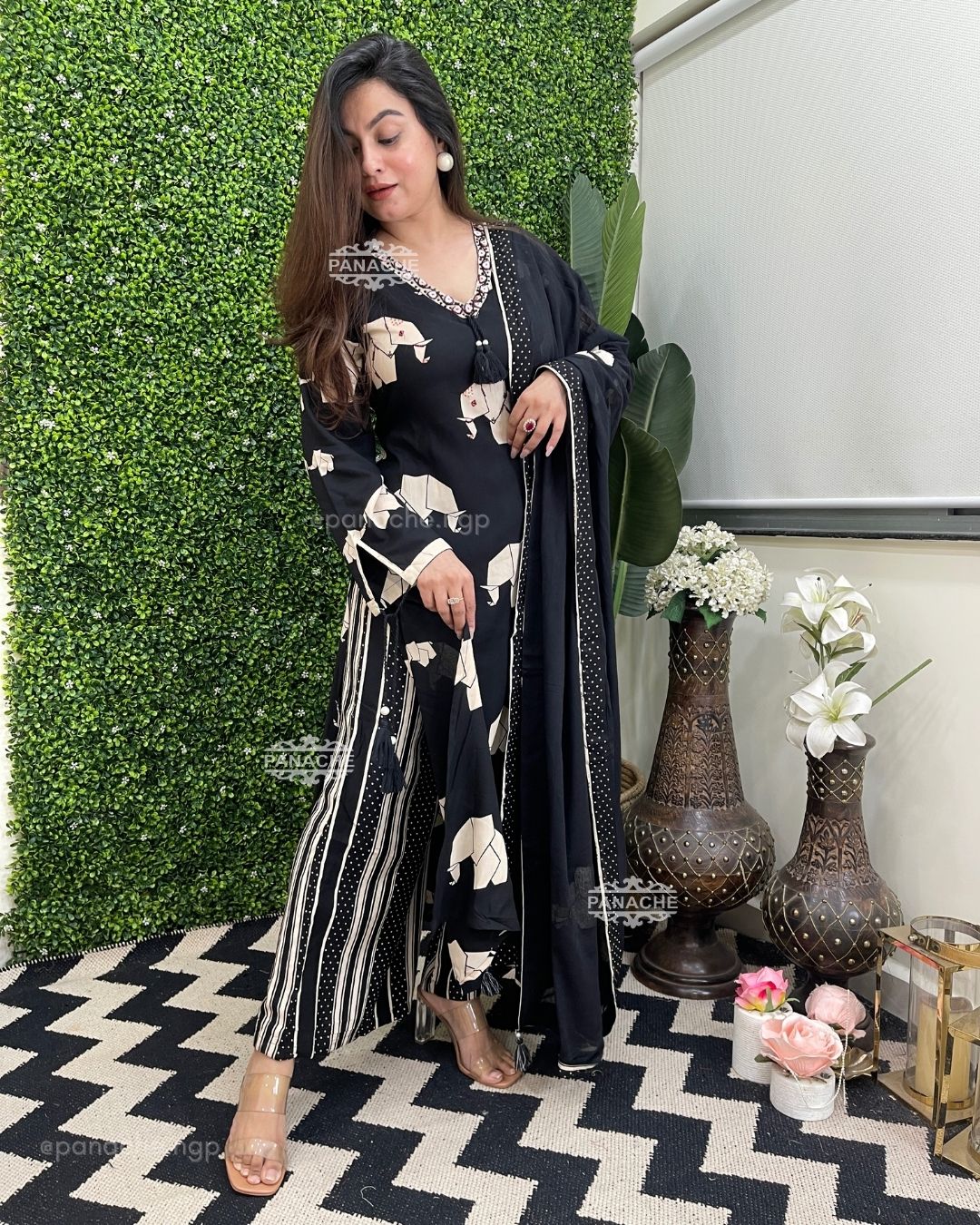 Monochrome applique plaso set