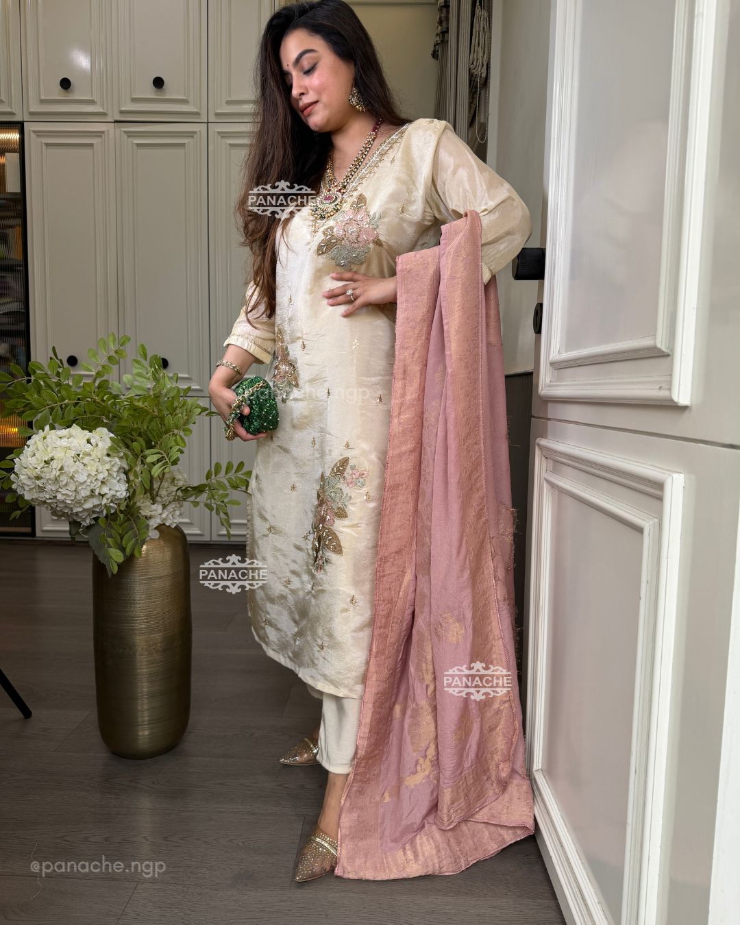 Ivory swan set
