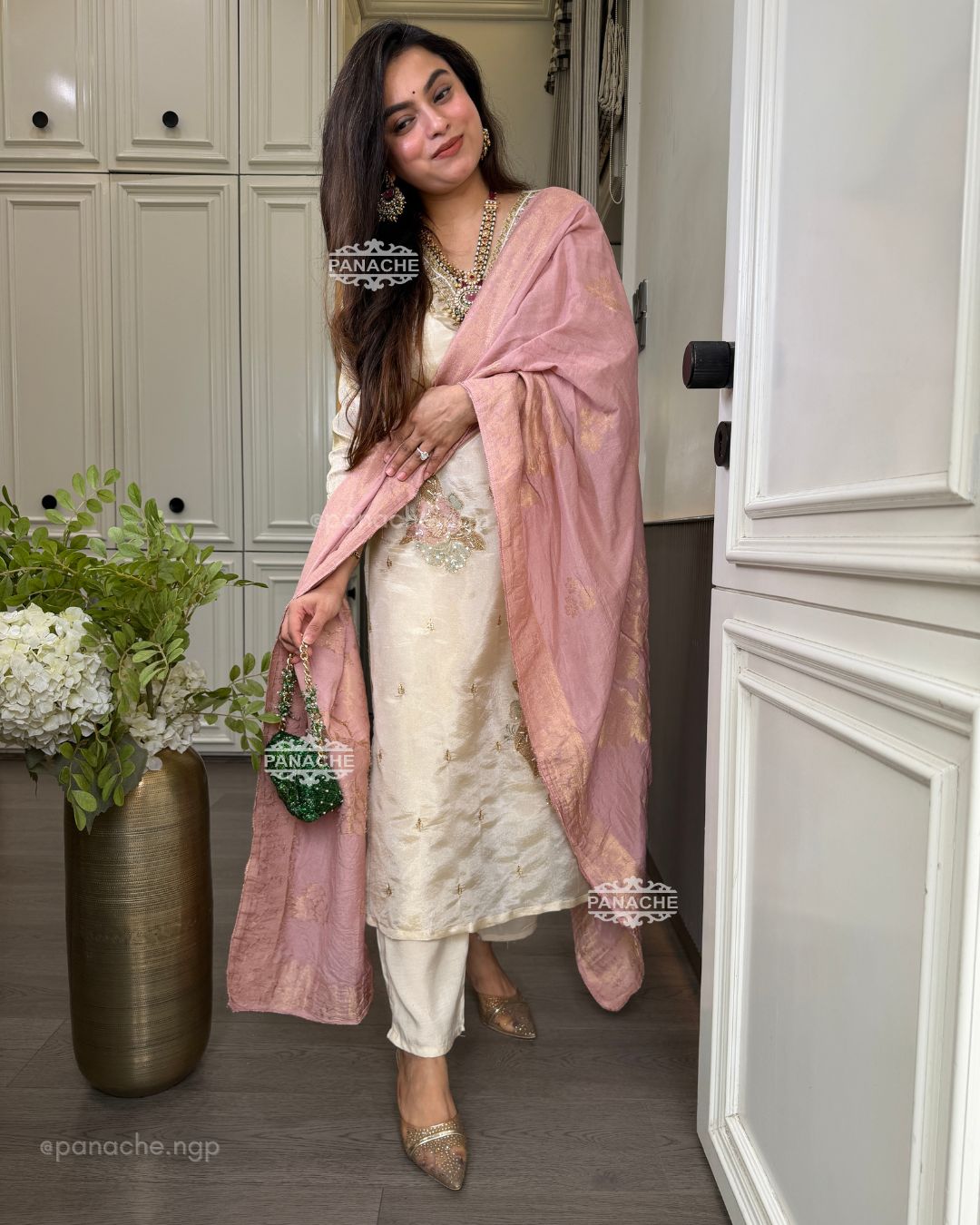 Ivory swan set