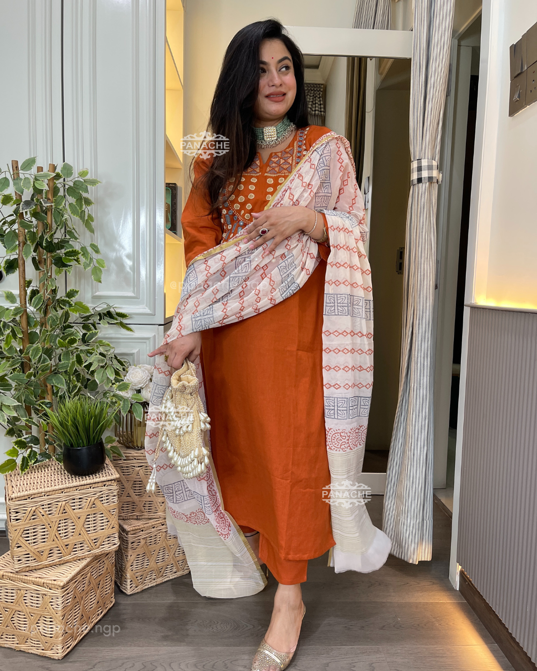 Rust mirror semiformal set