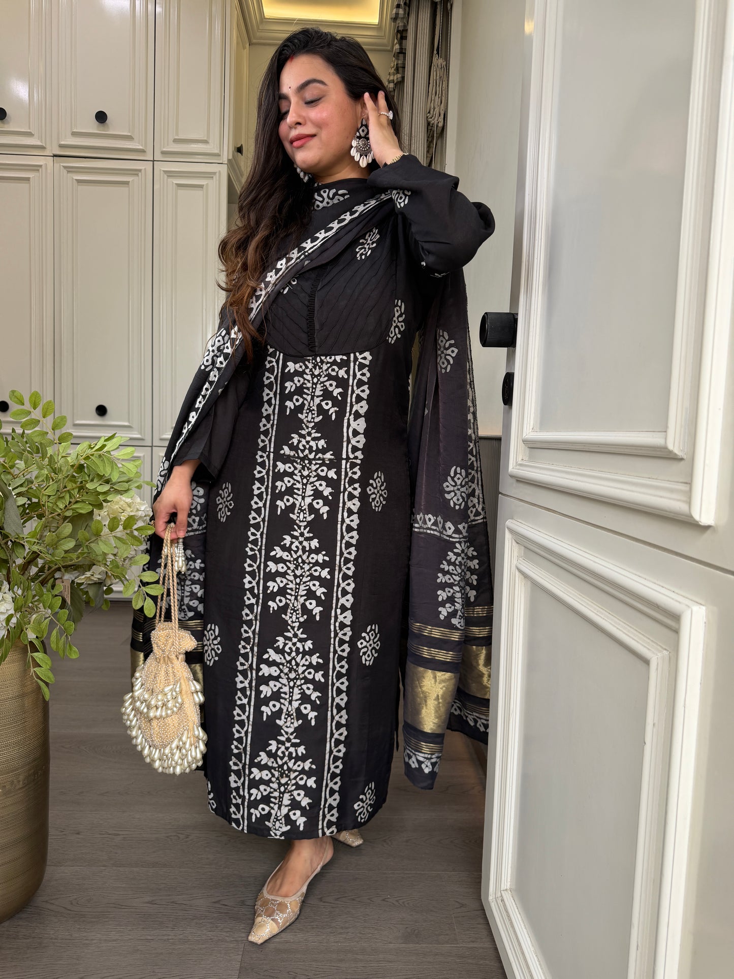 Black Gajji baatiks with mirror earrings