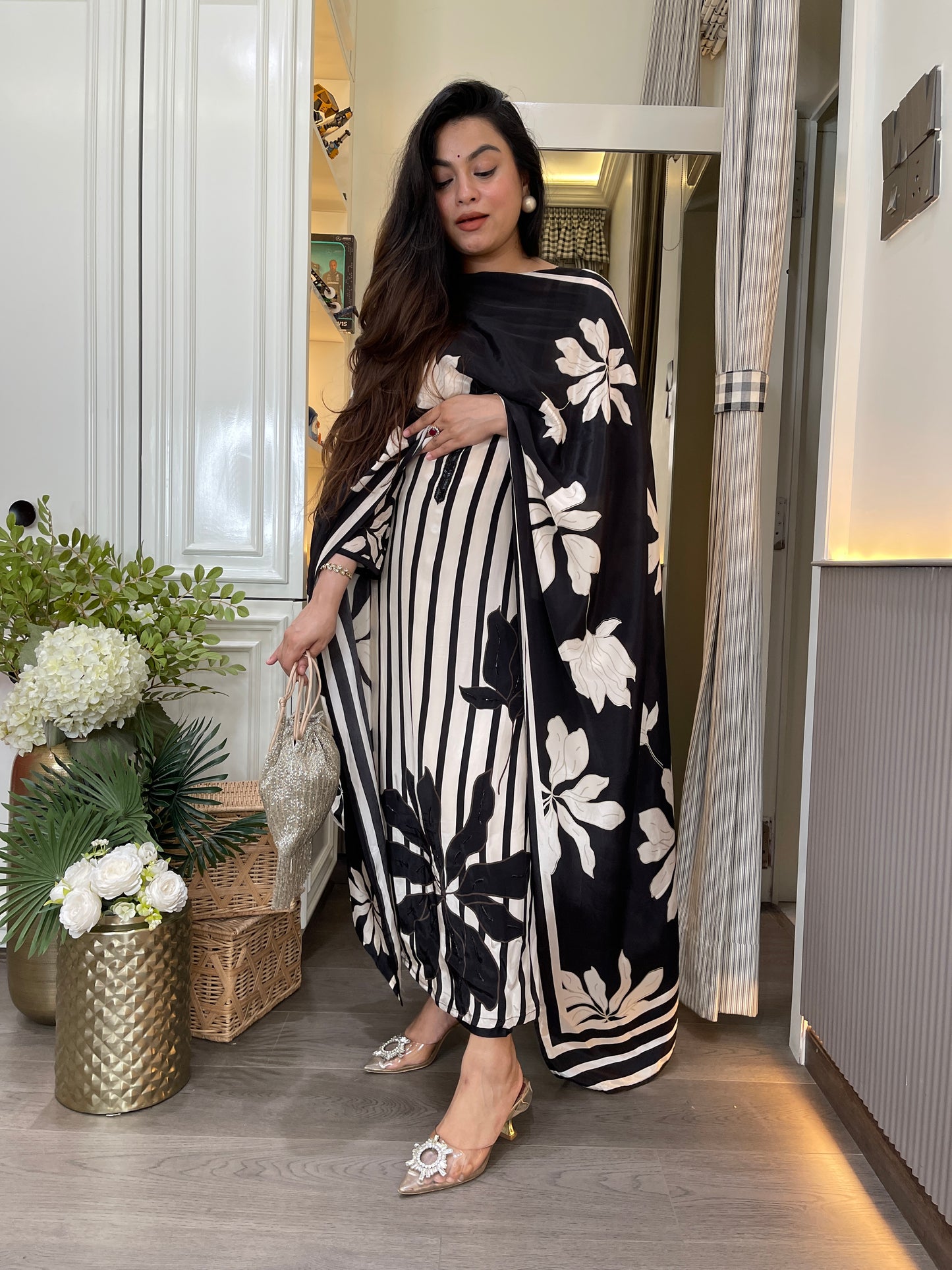 Monochrome pure crepe suit set