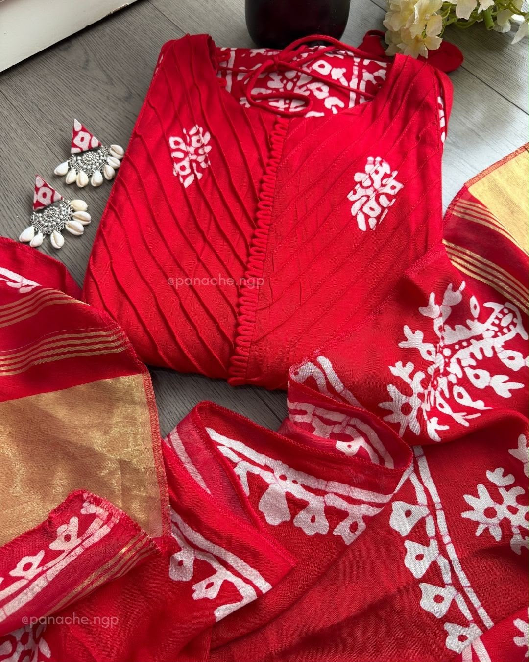 Sindoor Gajji baatiks with mirror earrings